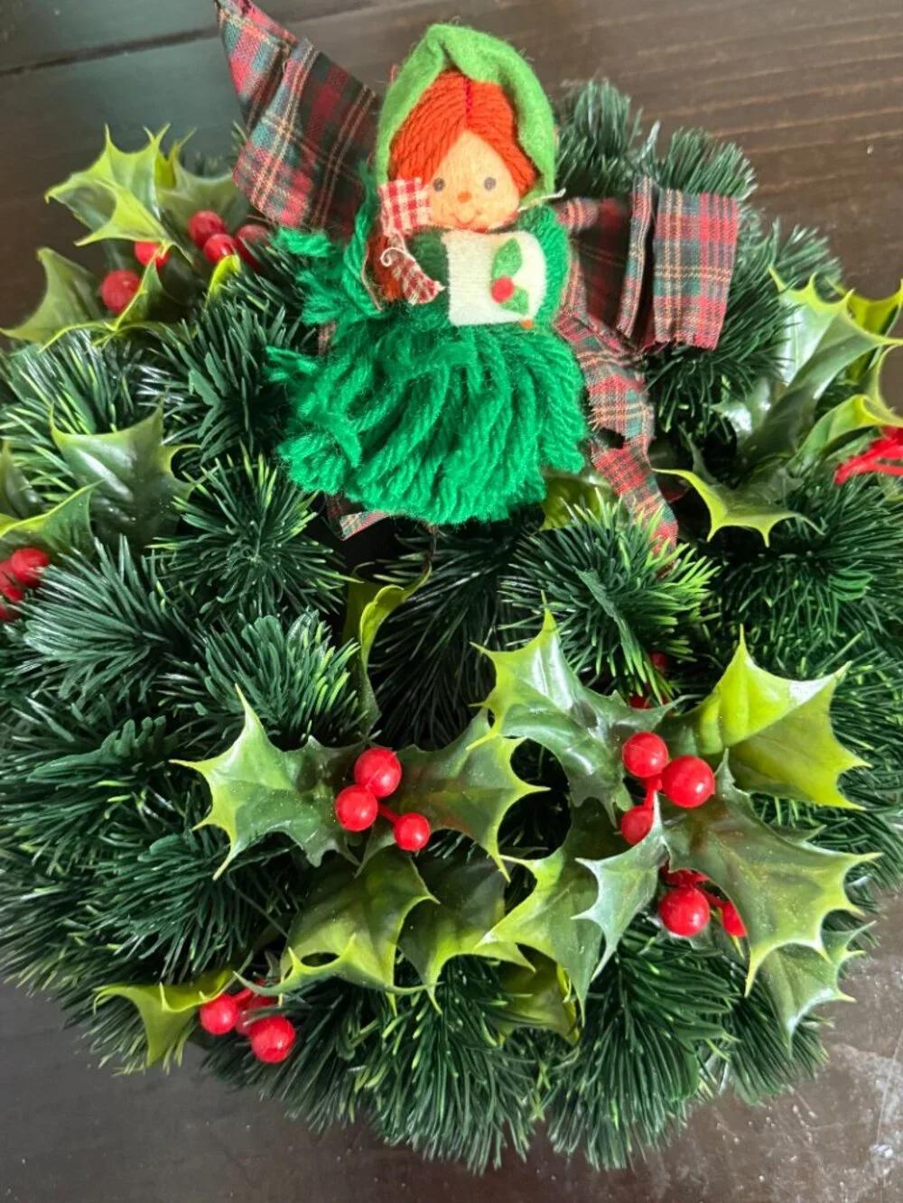 Vintage Hallmark Christmas Decor Yarn Doll Holiday Wreath 10
